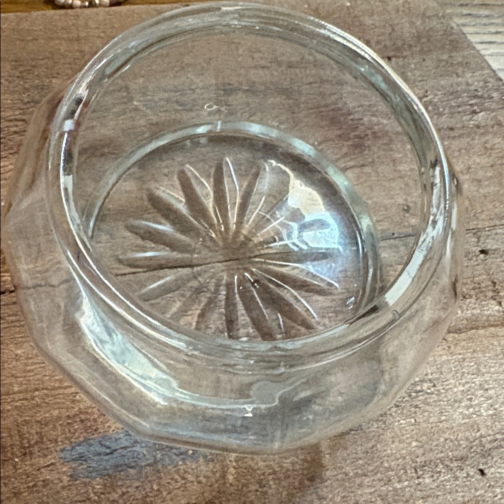 Vintage glass dresser box - Picture 3 of 3